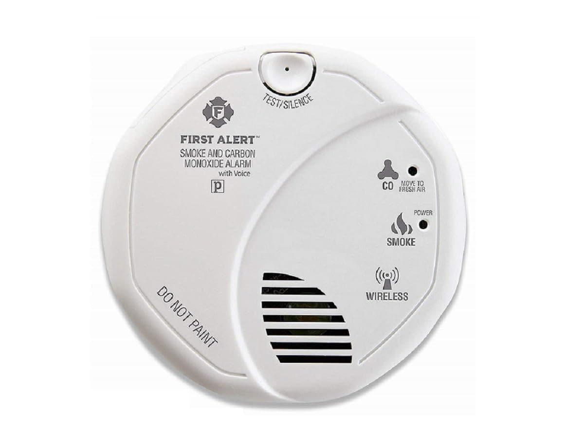 First Alert Powered Alarm SCO5CN Combination Smoke and Carbon Monoxide Detector, Battery Operated, 1 Pack, White