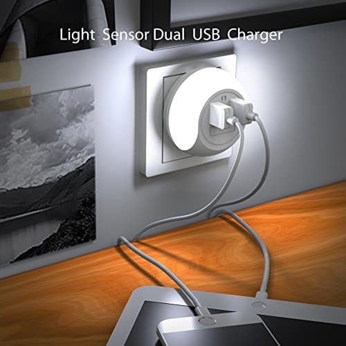 Dual USB Plug-in Wall Plate Quick Charger Dusk-To-Dawn Sensor Night Light Lamp LED Nightlight light sensation Baby Sleep for Apple iPad Android Mobile Phone PSP 5V 2.1A Energy Efficient 1-pack (White)