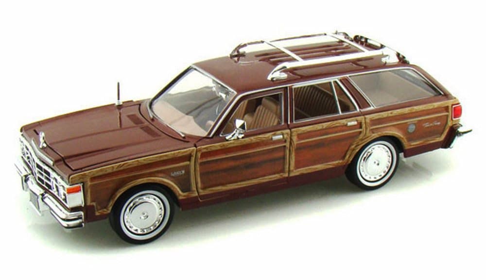 Motor Max 1979 Chrysler LeBaron Town & Country Wagon, Red With Woodie Siding - Showcasts 73331-1/24 Scale Diecast Model Car