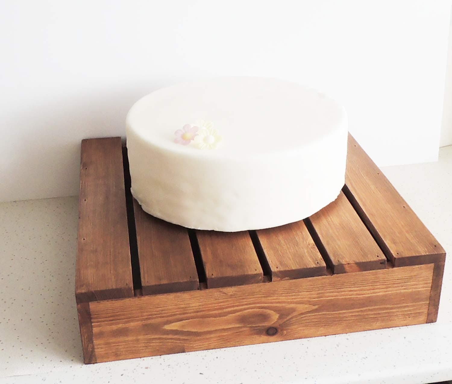 wedding cake stand, wooden cake board, weddding cake display, rustic wedding, cake box, country wedding, wedding food, display stand