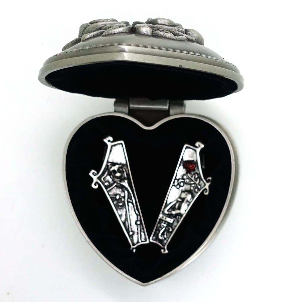 Christmas Jack and Sally Couple Necklaces Set A Pair Lovers Jack and Sally Necklaces and Retro Jewelry Box