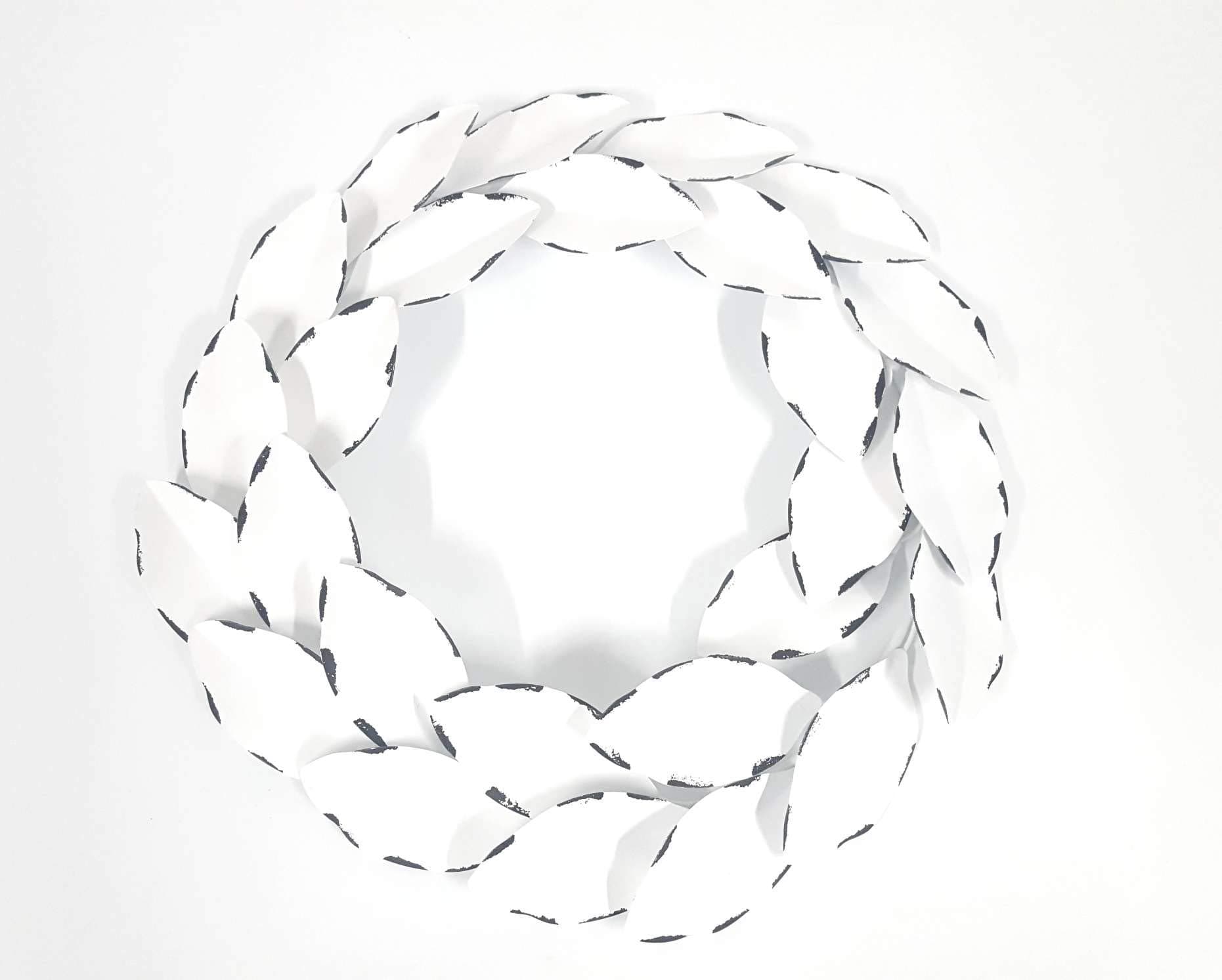 Everydecor Lightly Distressed White Metal Leaf Wreath