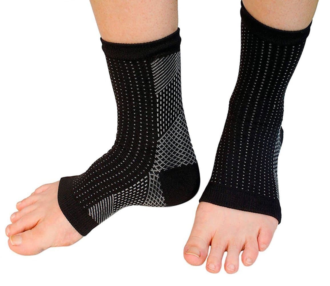 Sirosky Plantar Fasciitis Compression Ankle Sleeves for Men & Women - Anti Fatigue Heel Arch Ankle Foot Support Brace for Sports, Medical, Nurse, Travelling. (Black/White,"Small/Medium")
