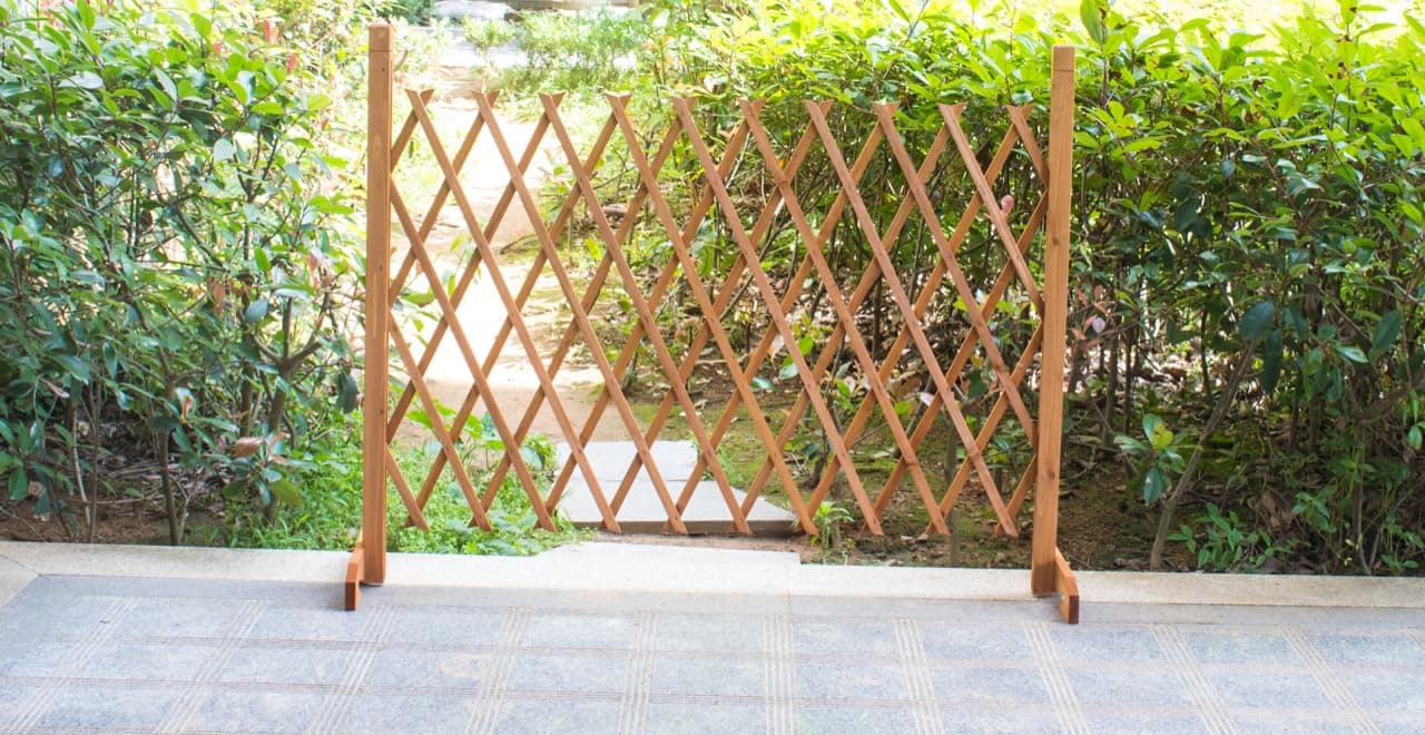 Solid Wood Expanding Fence | Mobile and Movable Fence | Gardeners & Pet Owners | Fold-able Design and Lightweight | H:90cm x W:30-190 cm | Natural Wood Decor