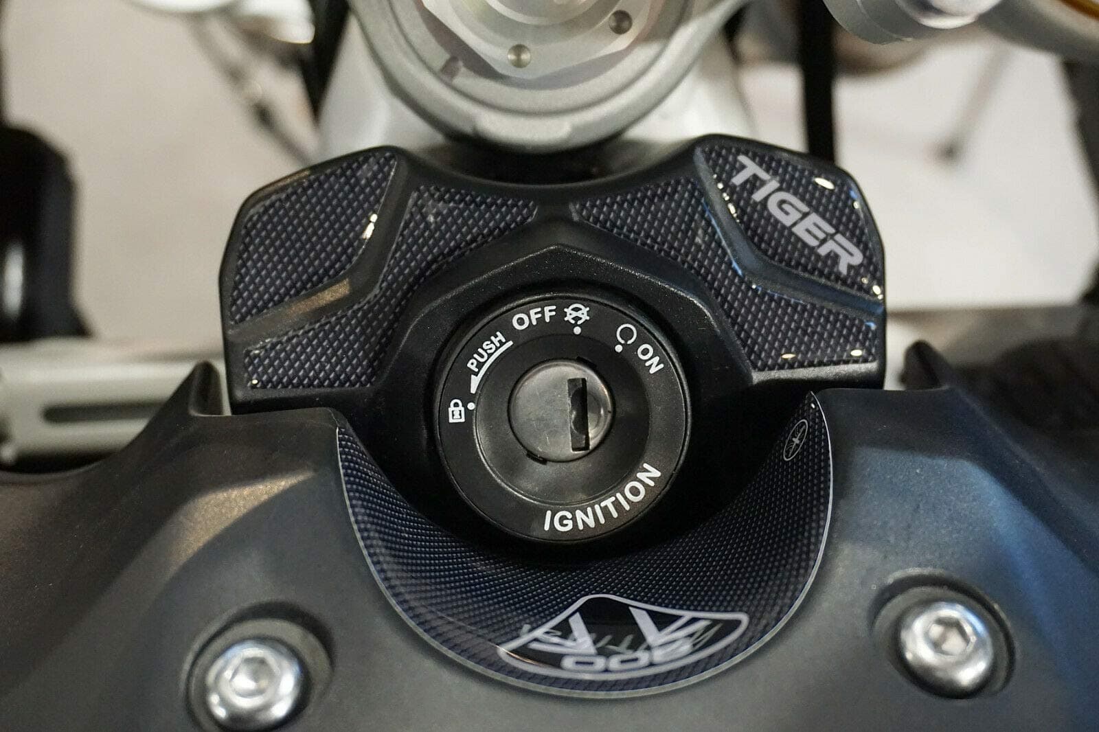 labelbike - 3D Sticker Motorcycle Ignition Key Zone Protection and Decoration in Resin compatible with Triumph Tiger 900 GT and Rally - Color Carbon Black Grey