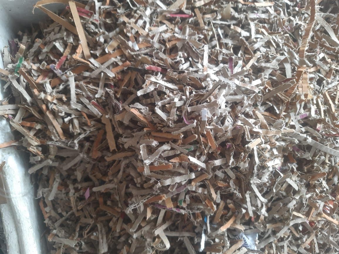 Health Shredded Paper for Gift Box Filler, Crinkle Cut Paper Shred Filler Confetti for Packaging (1 kg)