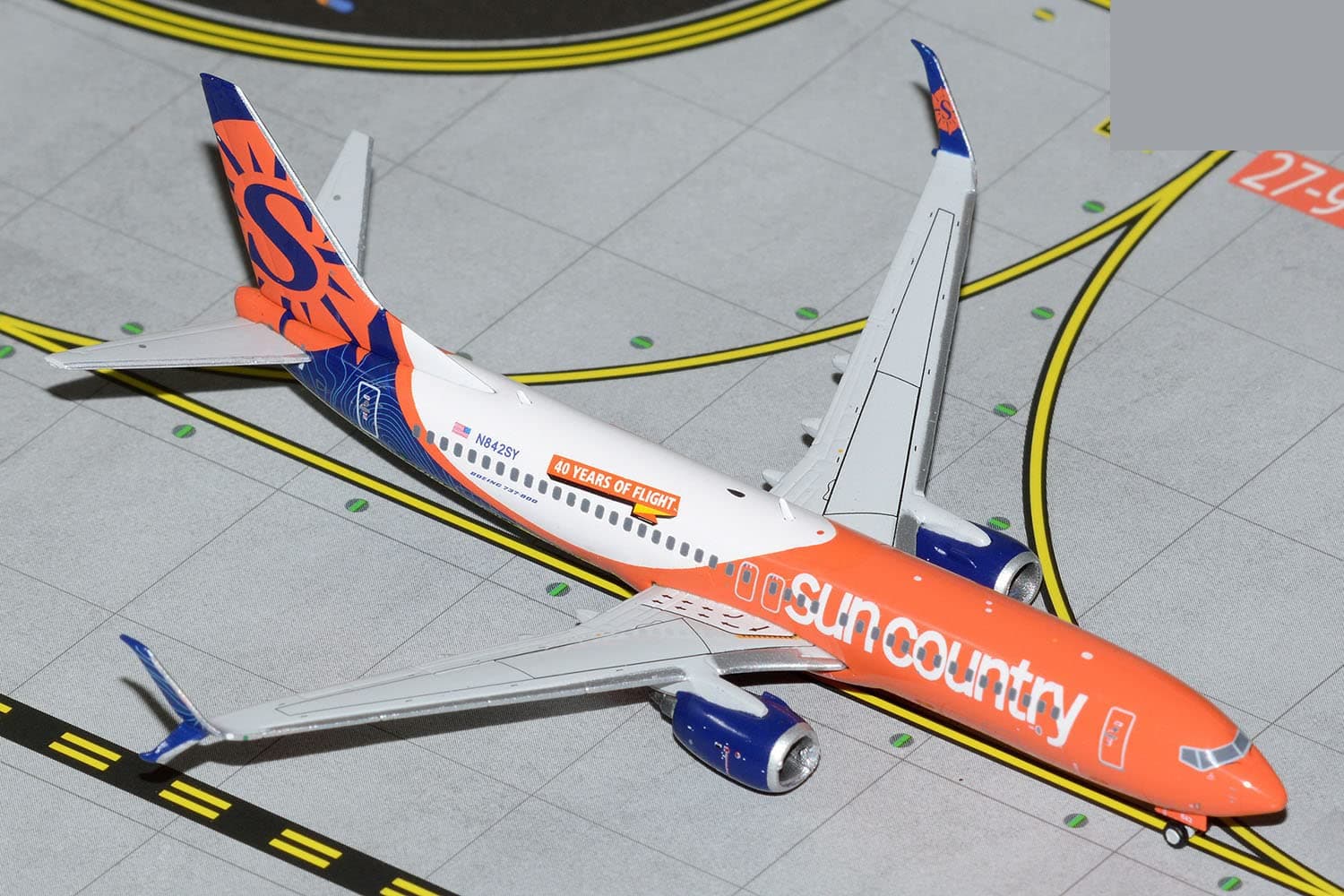 Gemini Jets GJSCX1960 Sun Country Airlines Boeing 737-800 N842SY 1:400 Scale