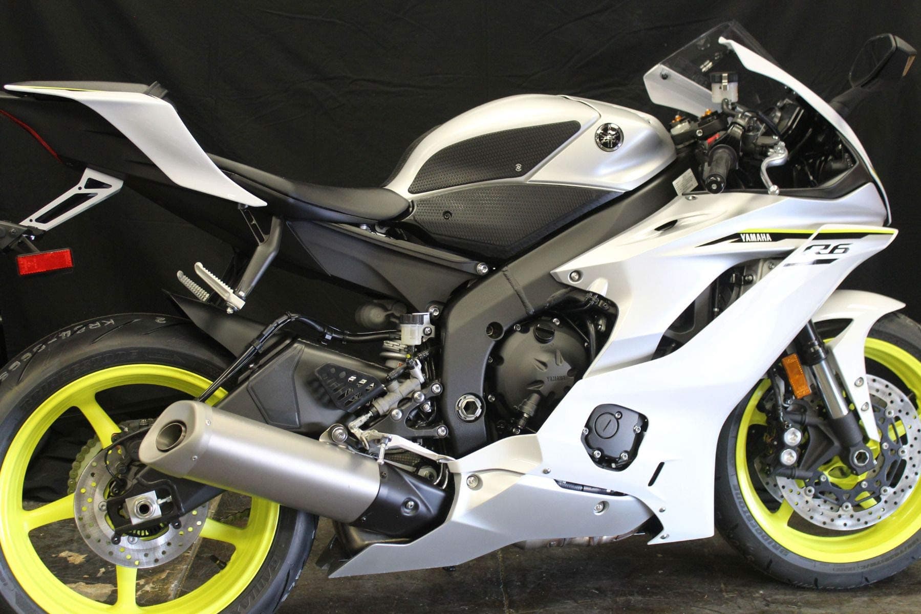 TechSpec Gripster Tank Grips - R6 (2017 – CURRENT) – 62-4015-SS - SnakeSkin