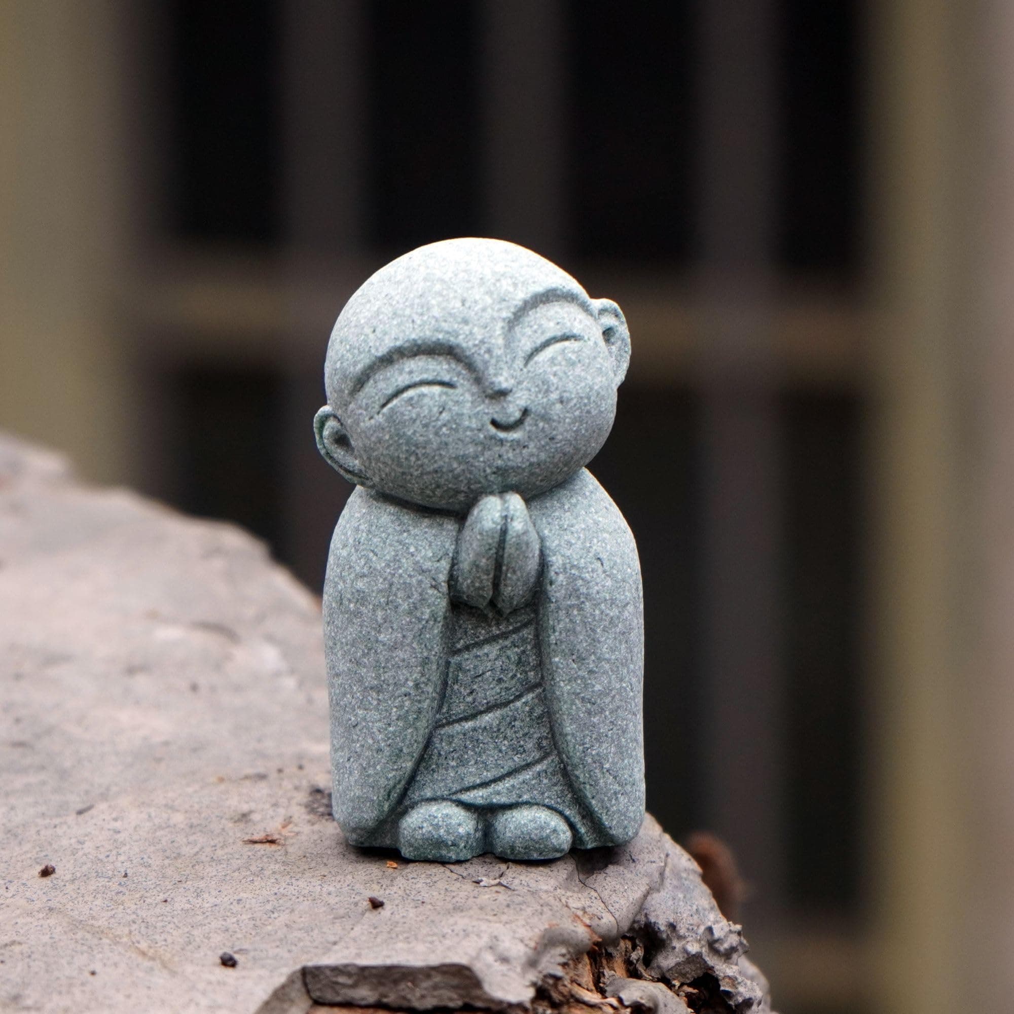 OwMell Japanese Jizo Monk Statue, Buddha Jizo Figurine Memorial Aquarium Statue Ornament - Tilt Smile