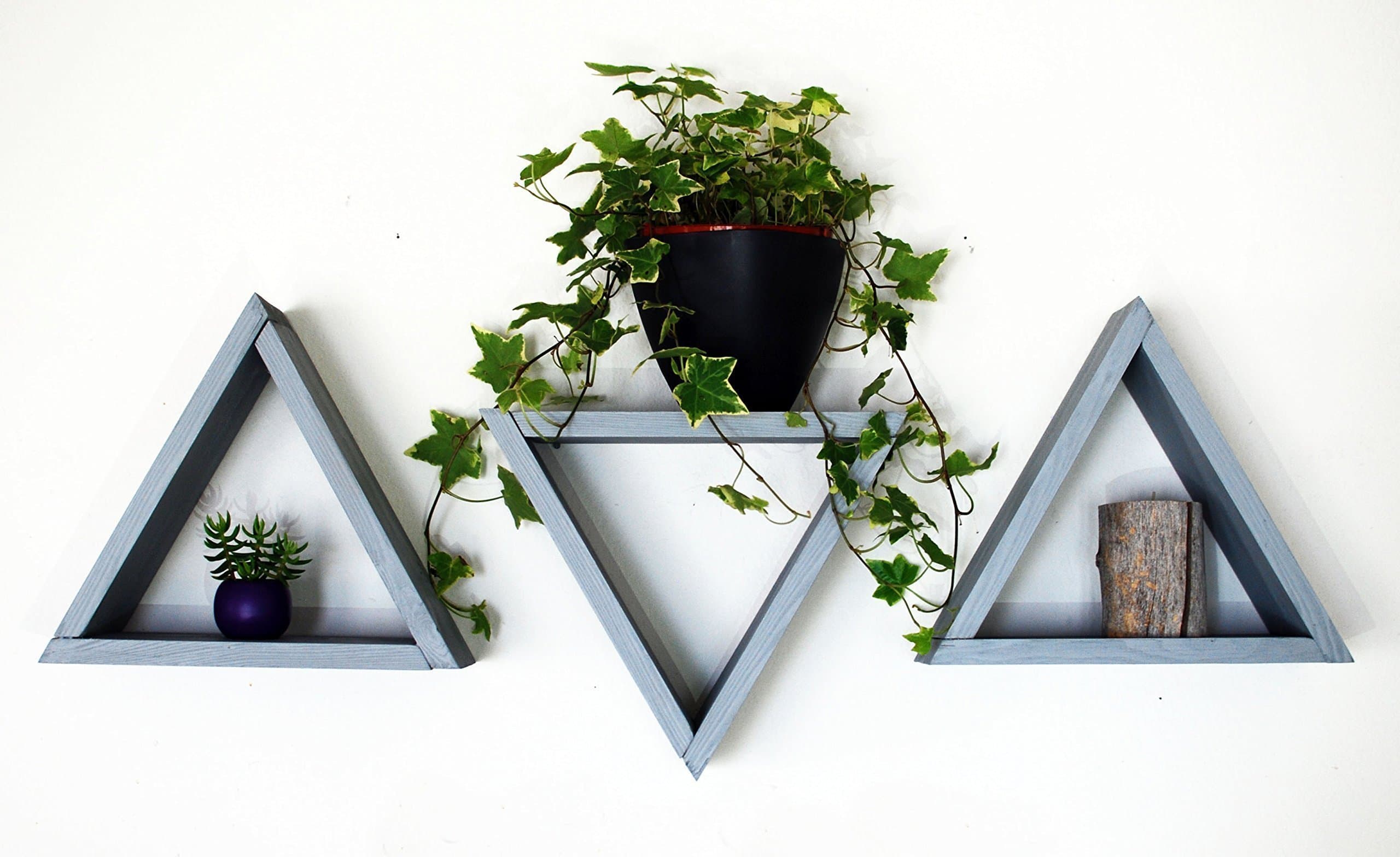 TRIANGLE DISTRESSED WOOD SHELF