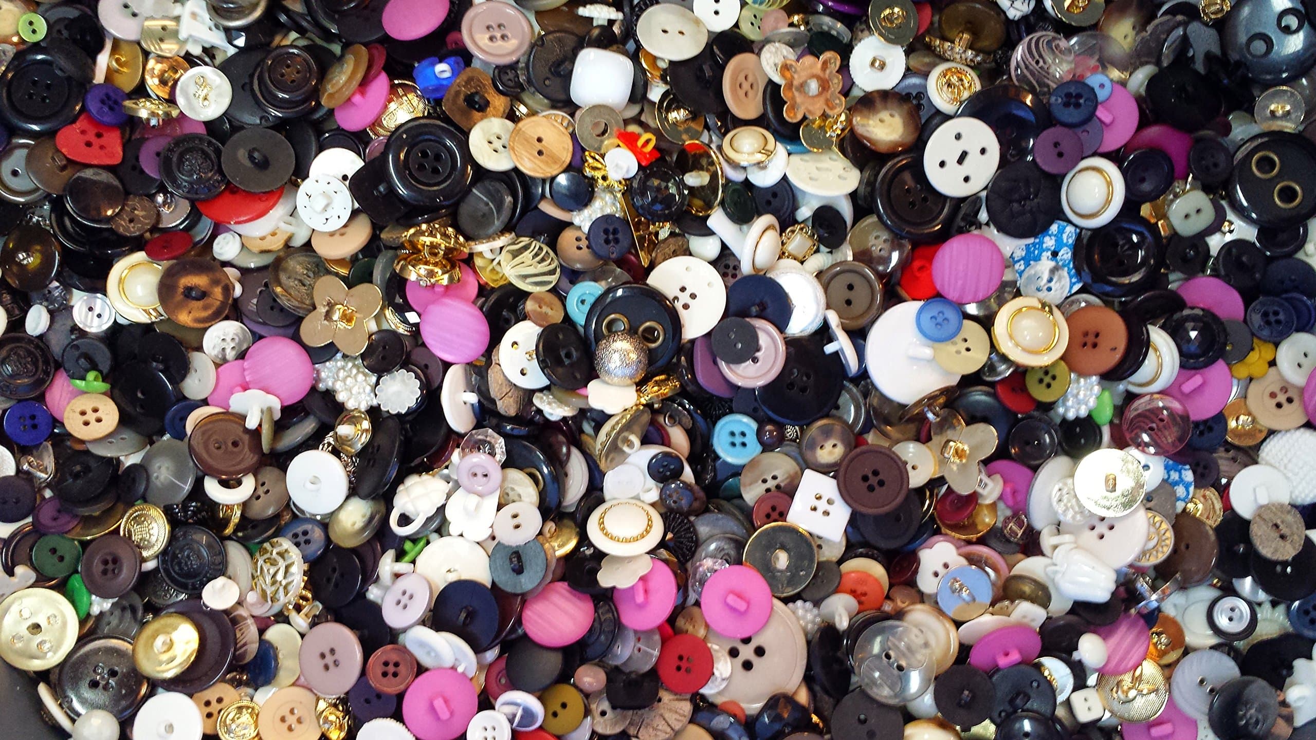 Six Pounds of Bulk Buttons for Scrapbooking Art+craft Decorating Dreass Making