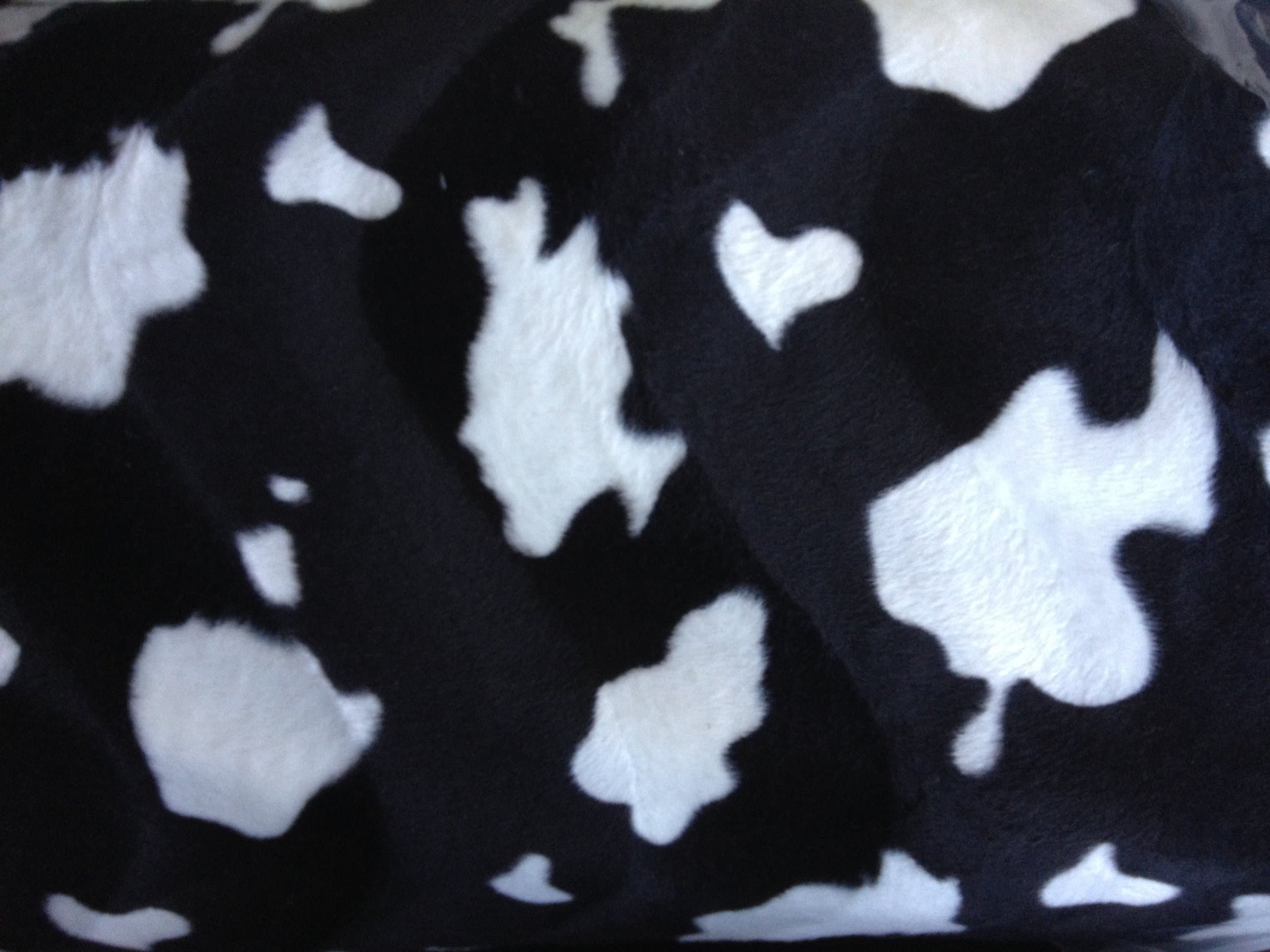 1/2m COW ANIMAL PRINT VELBOA COW PRINT FAUX FUR VELOUR FABRIC MATERIAL BLACK / WHITE FUR MATERIAL 150cm Width SOLD BY 1/2 METRE UNIT