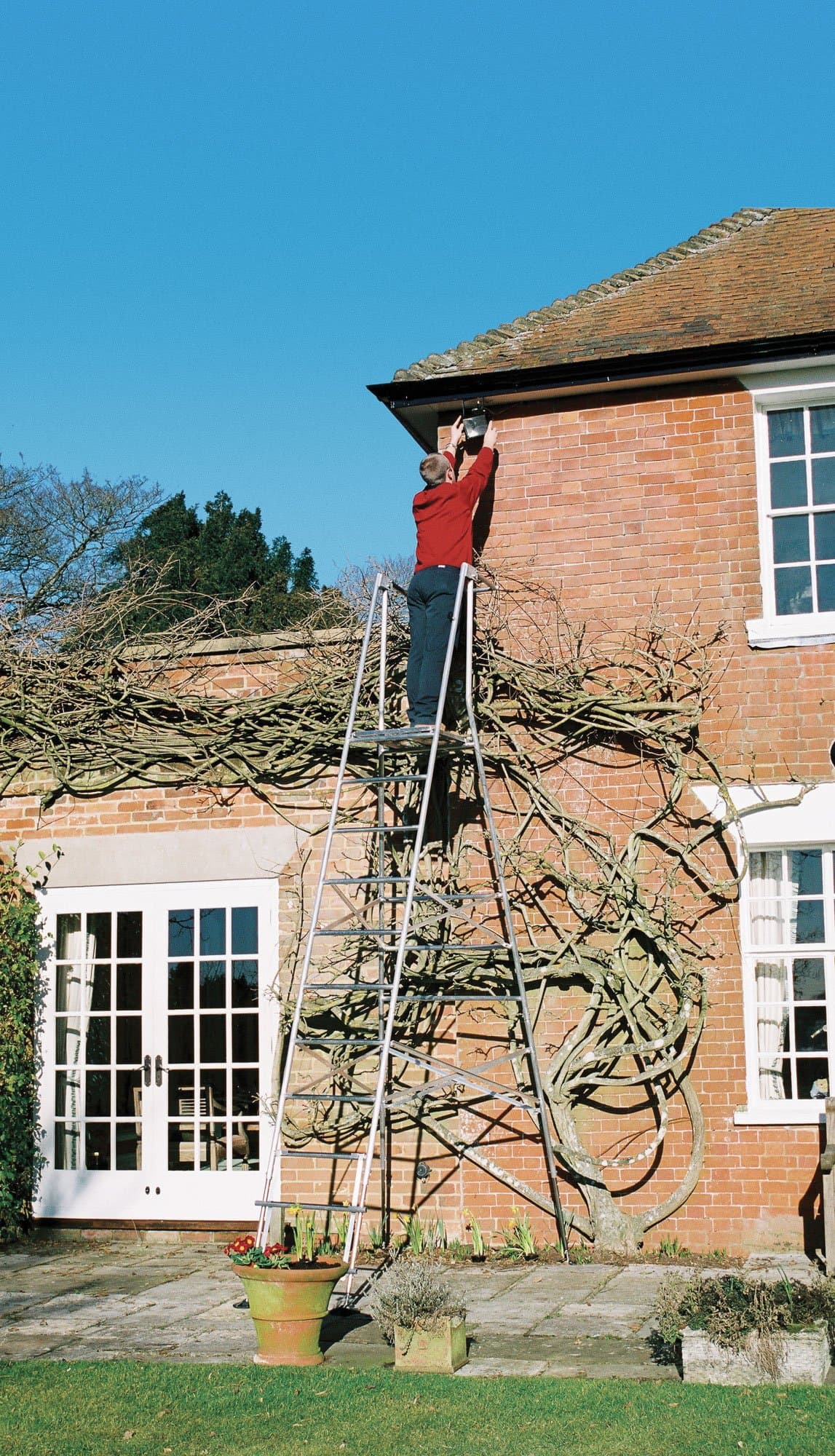 Henchman Maxi Hi-Steps Aluminium Garden Ladder-Ideal to Cut 15ft Hedges, 3 Year Manufacturer Warranty by Henchman