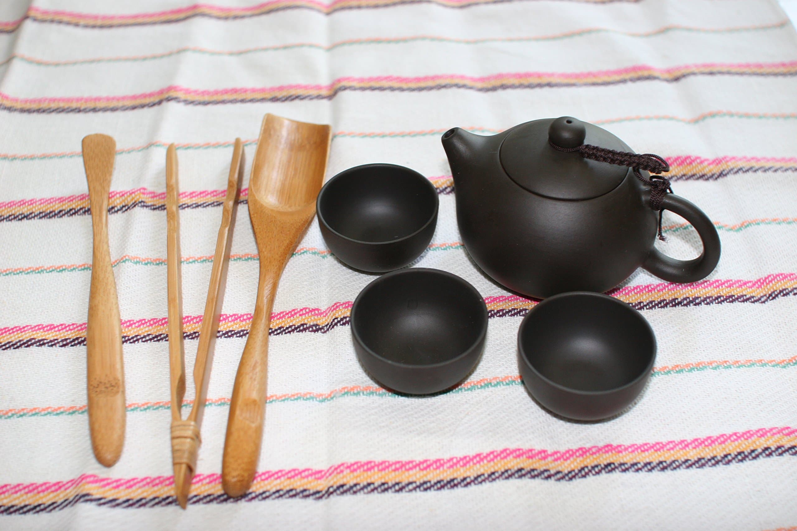 Chinese Zi-Sha Kung Fu Teapot / and 3 cups with tea brewing Utensil.