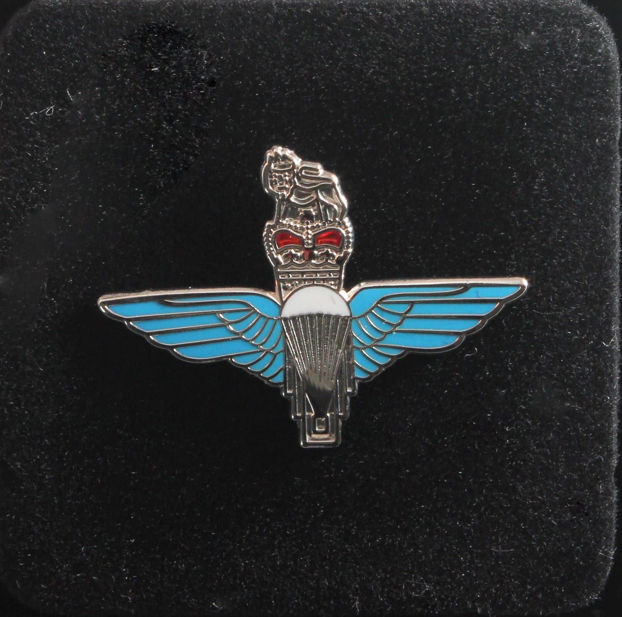 PARACHUTE REGIMENT LAPEL PIN - ENAMEL