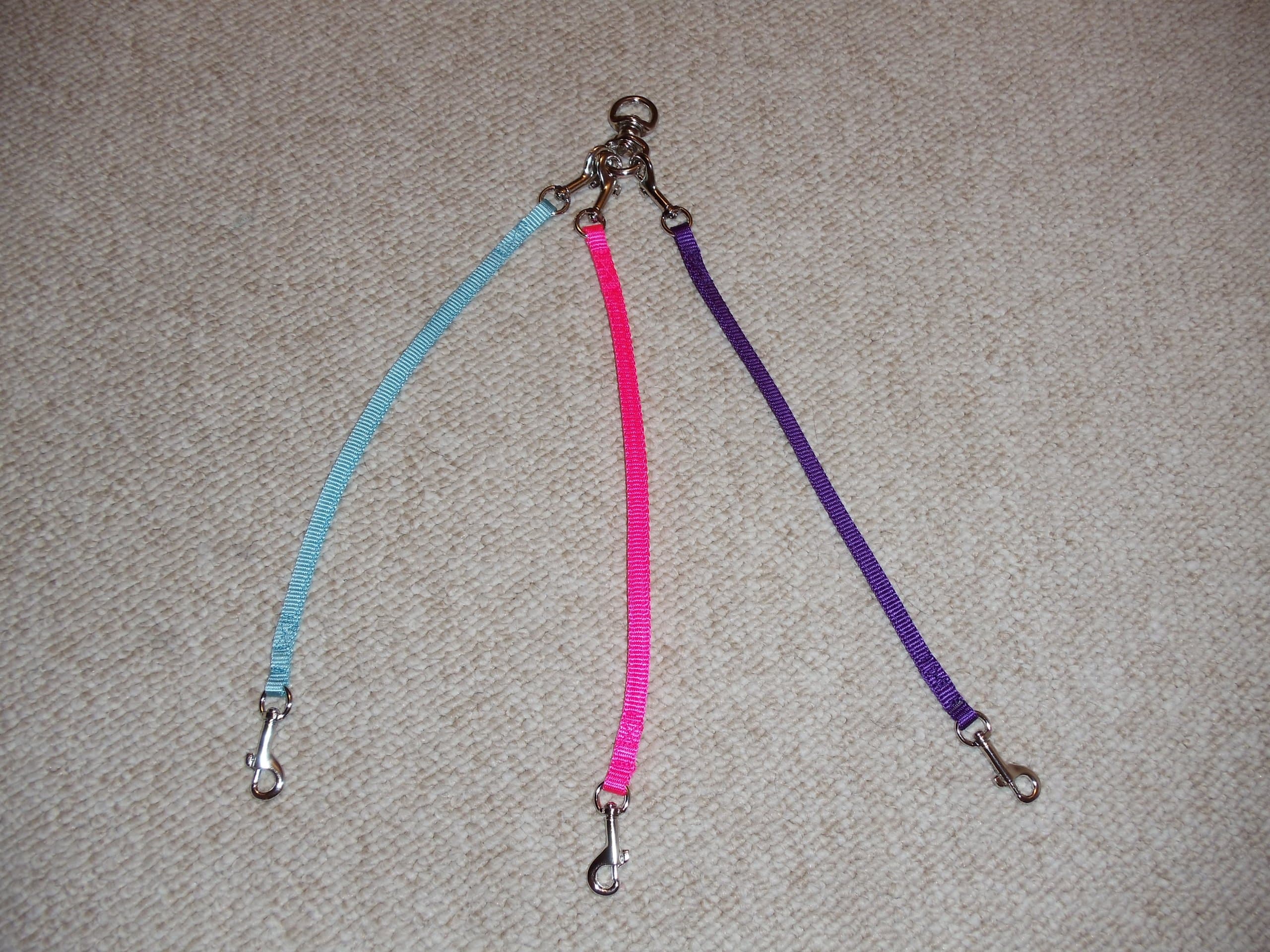 Leash Lady~3 Dog Coupler with Dual Swivel Snaps~1/2" wide Double Nylon Webbing~Mini to Small Dogs Between 10-20 Pounds