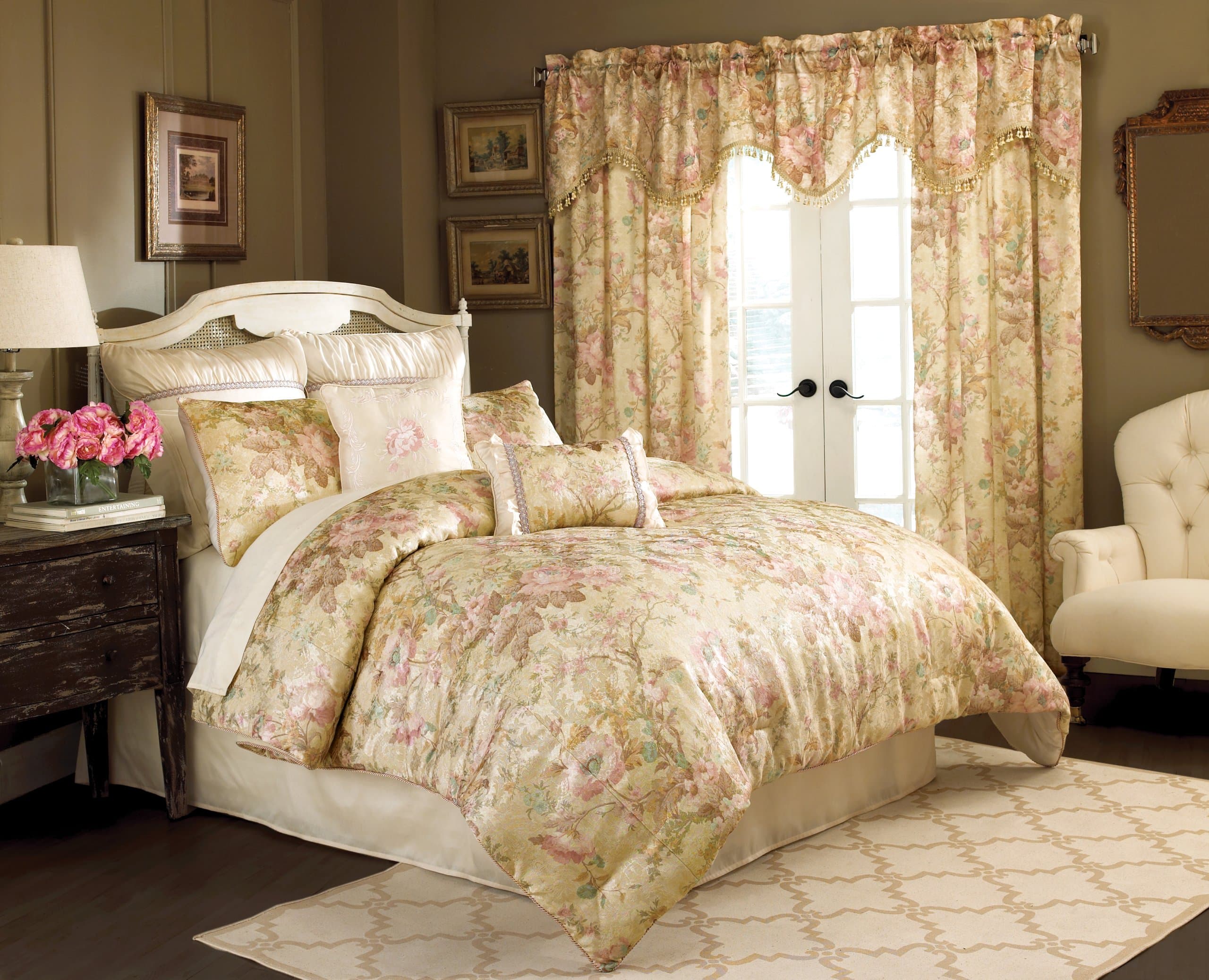 Chapel Hill by Croscill Rose Garden Comforter Set, King