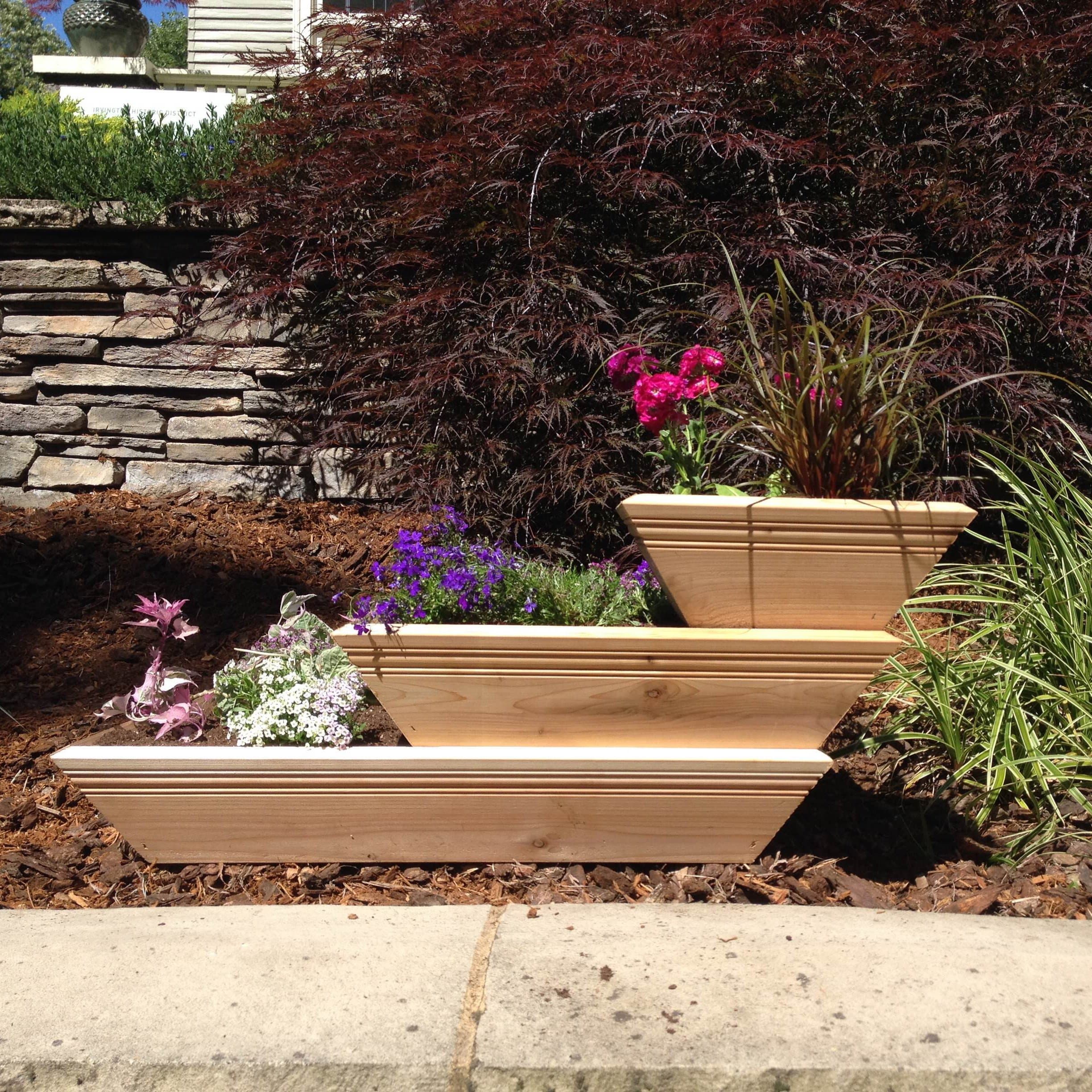 LWO Arboria Cascadia Planter with Bottom - 8261491