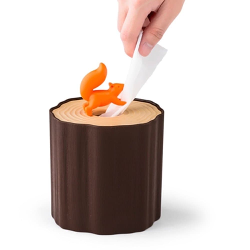 WAIT FLY Cute Stakes Shaped with Squirrel Shaped Decoration Stop Key Plastic Tissue Holders Tissue Box Napkin Box Paper Extraction Box for Home Car Decoration