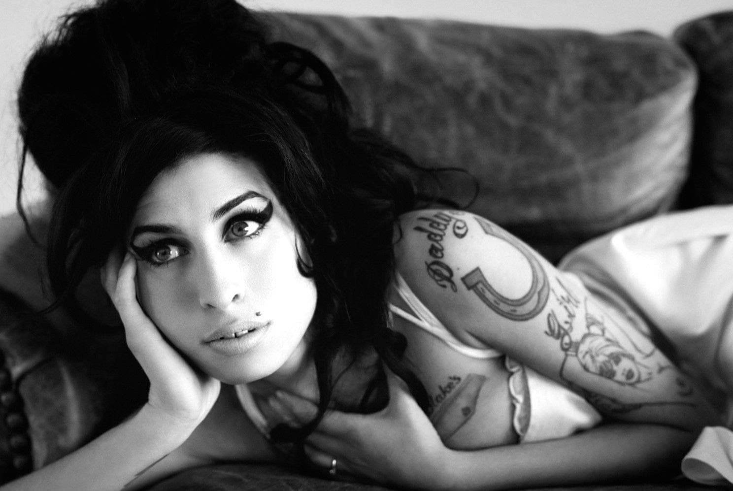 'perfect posters' A4 'AMY WINEHOUSE' (t) POSTER PRINT, DISPATCHED WITHIN 24 HOURS 1ST CLASS