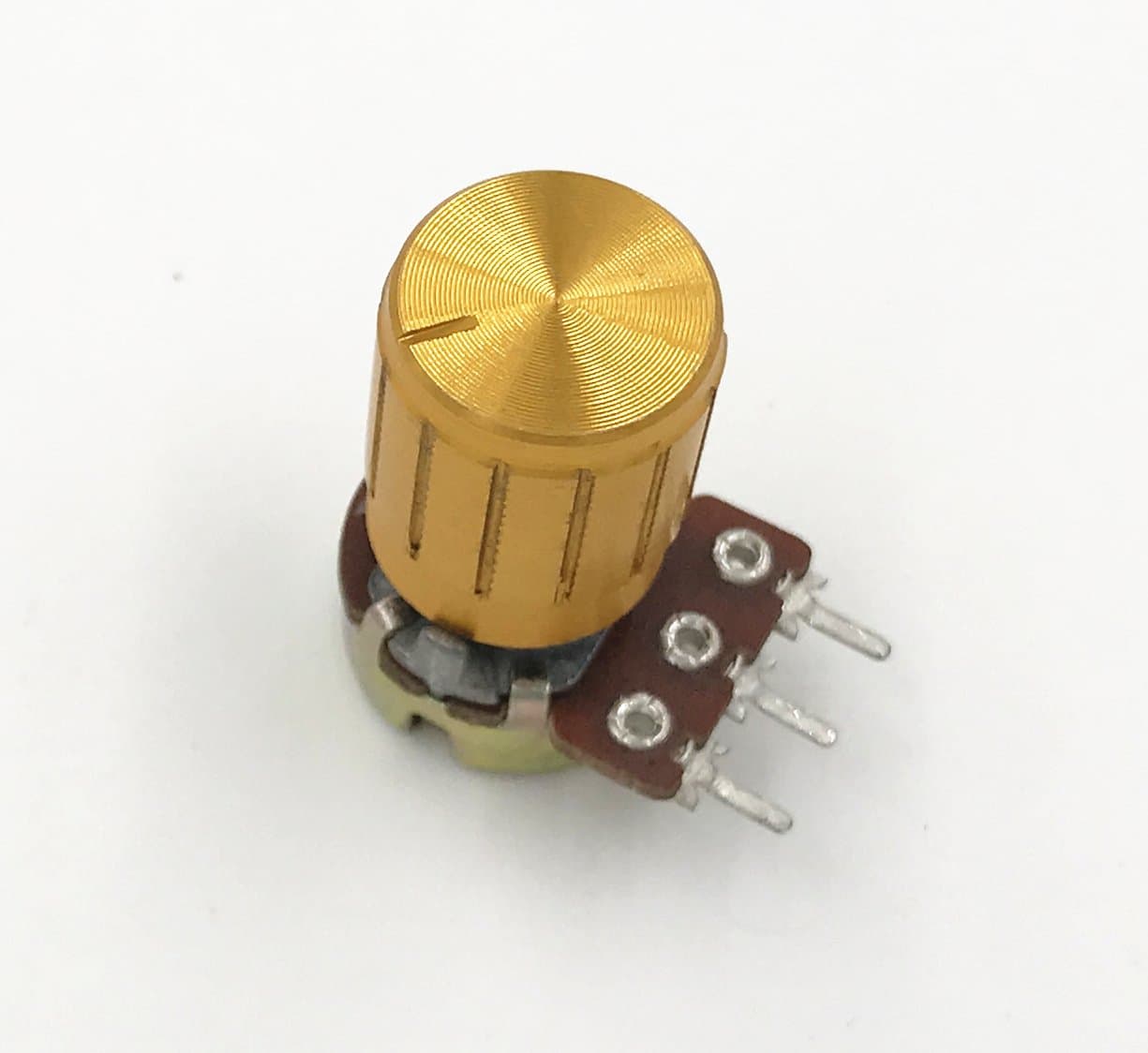 Saliency 10K ohm 3 Pins 6mm Split Shaft Rotary Linear Taper Potentiometers w Knob 10 pcs