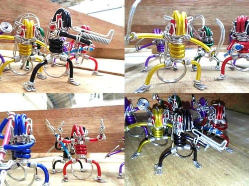 SchoolRewards 33x Alien Keychain from Wire, Alien Predator Key Ring Bag Charm (Pack of 33) - WHOLESALE for PARTY BAGS and TEACHER's