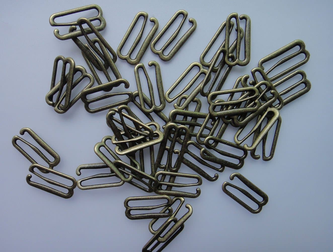 Lyracces Wholesale Lots 200pcs Metal Hardware Hoops Lingerie Adjustment Bikini S Replacement Hooks Clasp Figure 9 for Bra Strap Apparel Holder Findings (12mm 1/2in, Bronze)
