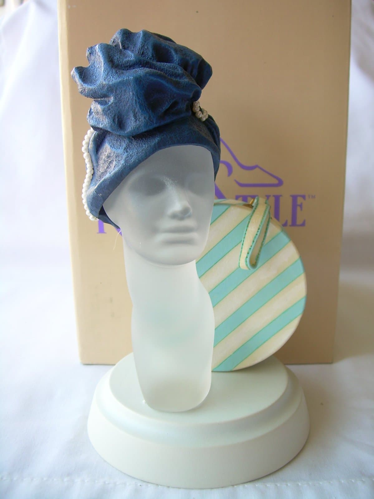 Just The Right Shoe Willitts Raine 1999 Sea Of Pearls # 27301