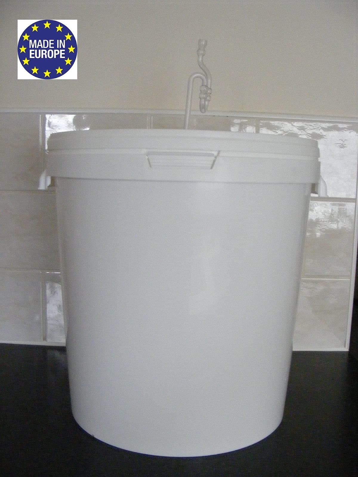 33 Litre White Plastic Bucket with Lid - Made in EU