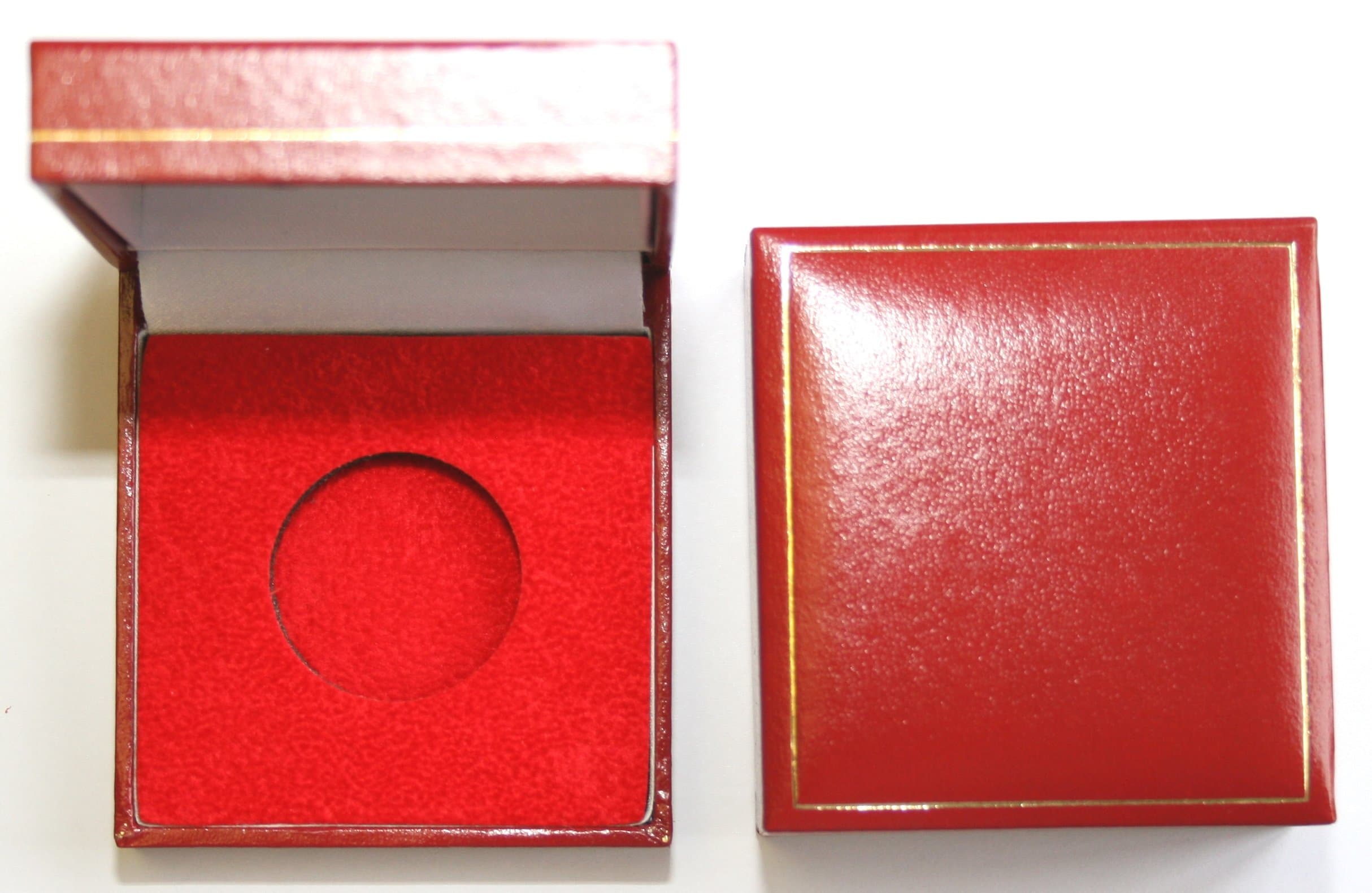Red Padded Coin Cases To Hold a Single Capsuled Full Sovereign External Dimensions 65mm x 65mm x 36mm Internal Recess Diameter 27mm