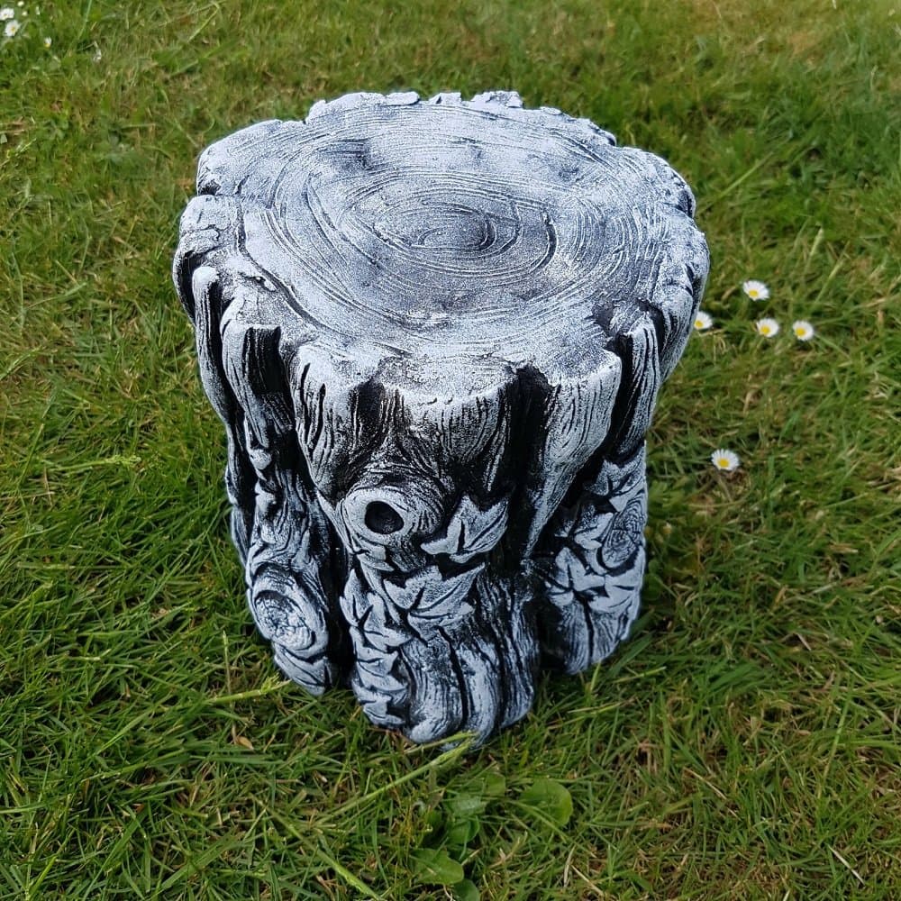 Concrete Tree Trunk Plinth Black and White