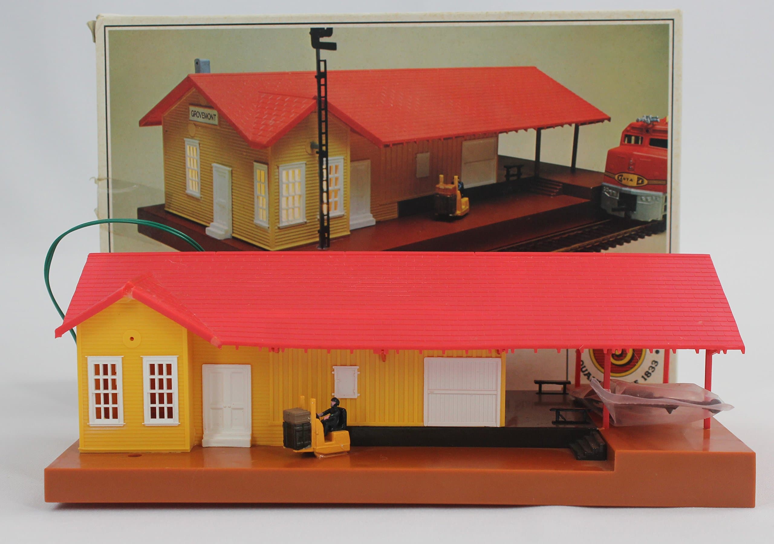 BachmannTrains Lighted Freight Station