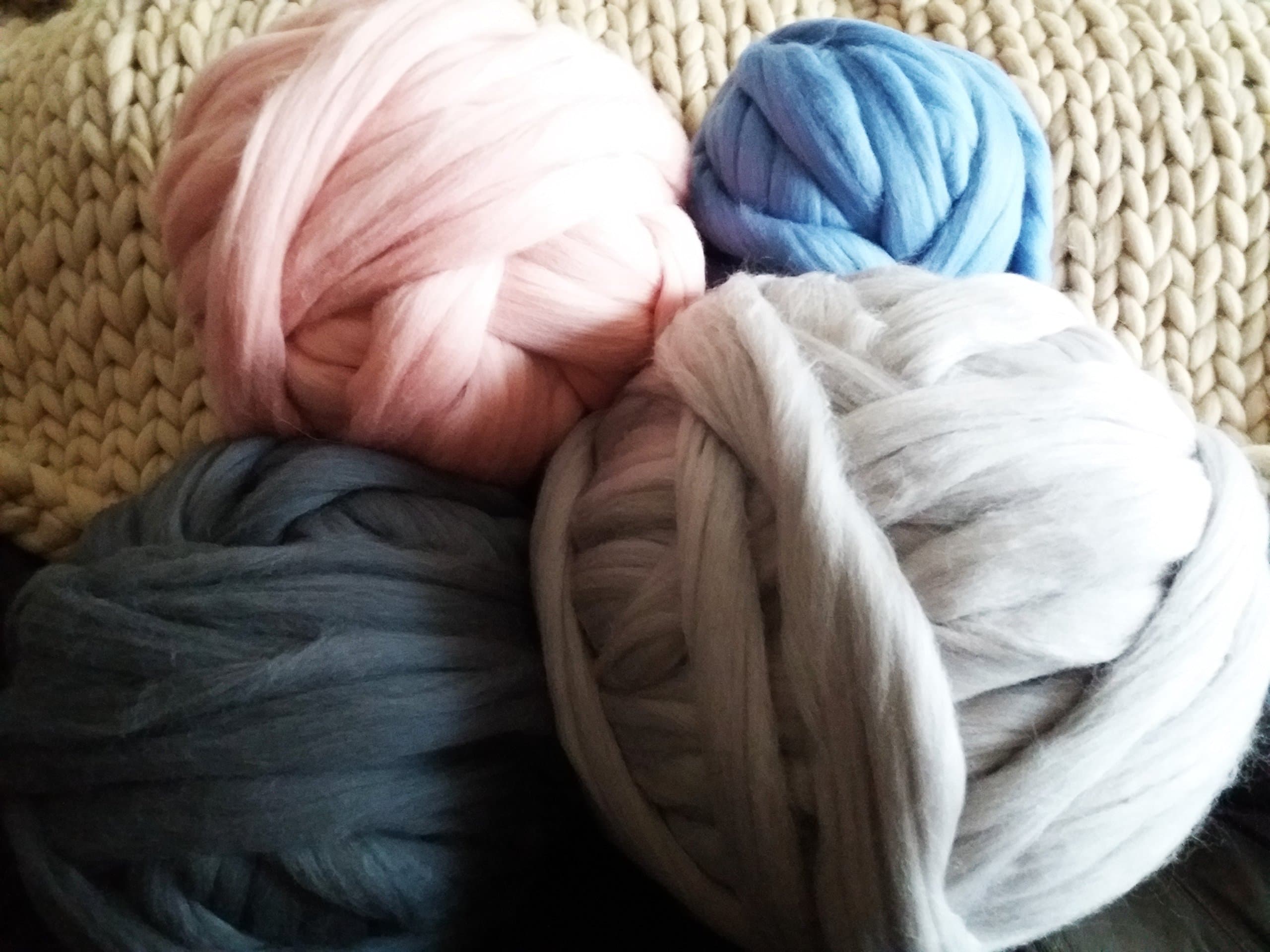 Merino wool yarn - chunky blanket - throw - quilt - yarn for blanket - giant yarn - giant loop - arm knit - wool top roving spinning - mother's day - eastern - cheap - giant knitting - wall hanging