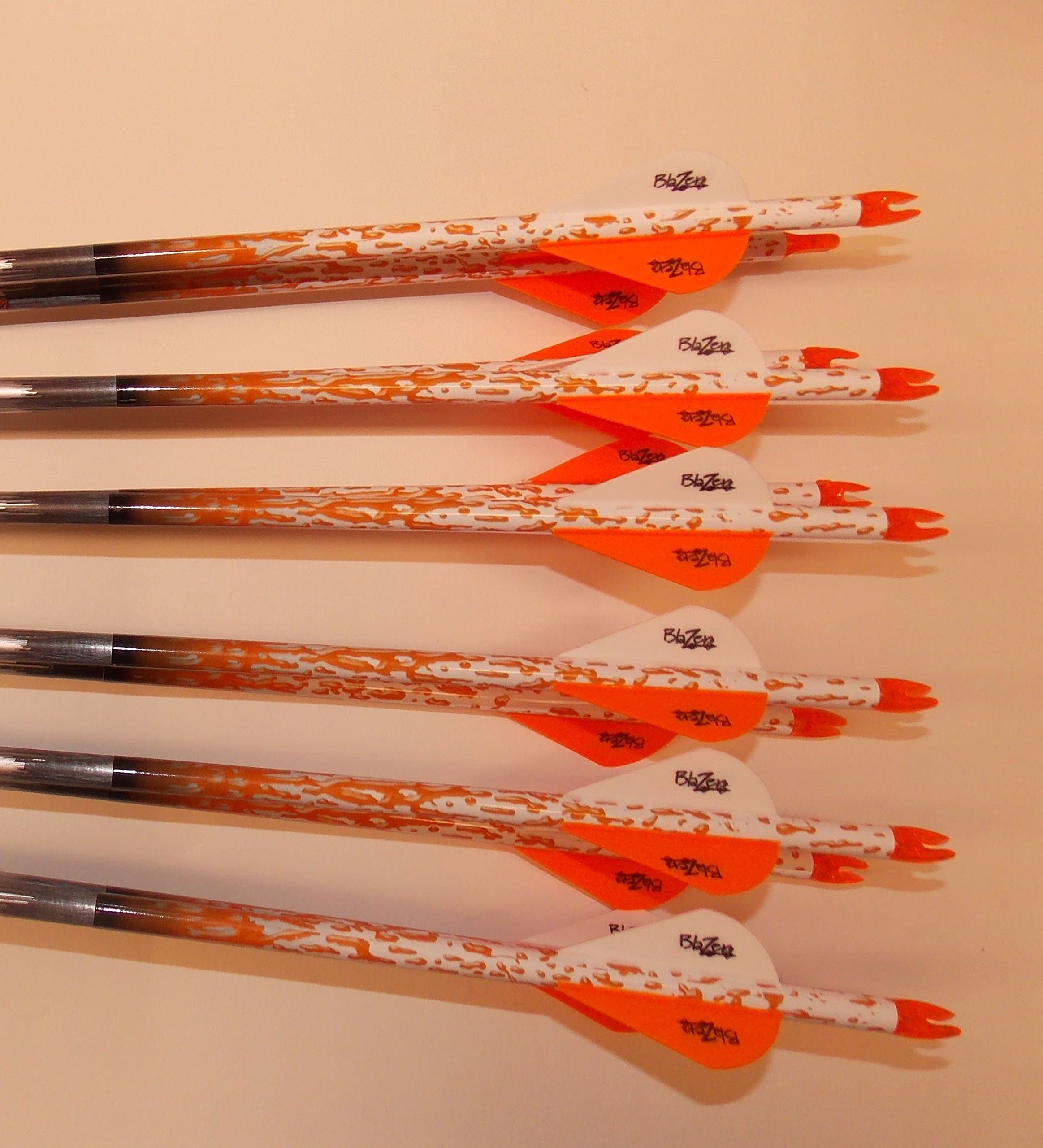 HUNTER Gold Tip 400 Carbon Arrows w/Blazer Vanes Rain Wraps 1Dz.